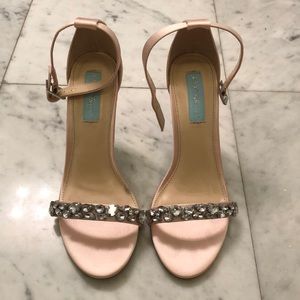New Betsey Johnson Nude Satin Rhinestone Heels 7.5